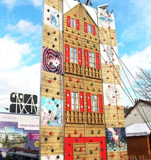 Chalet du père noel mur d'escalade