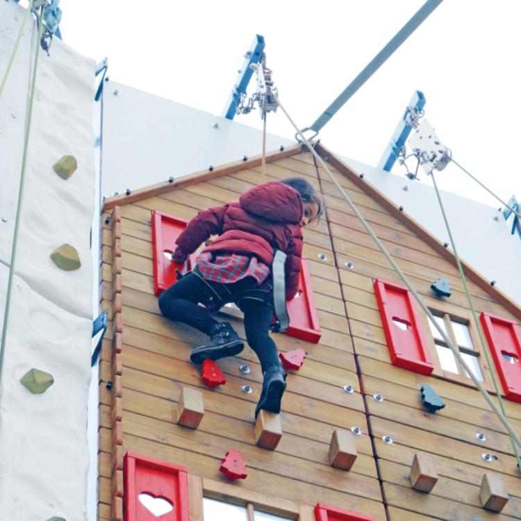 Mur d'escalade chalet du père noel